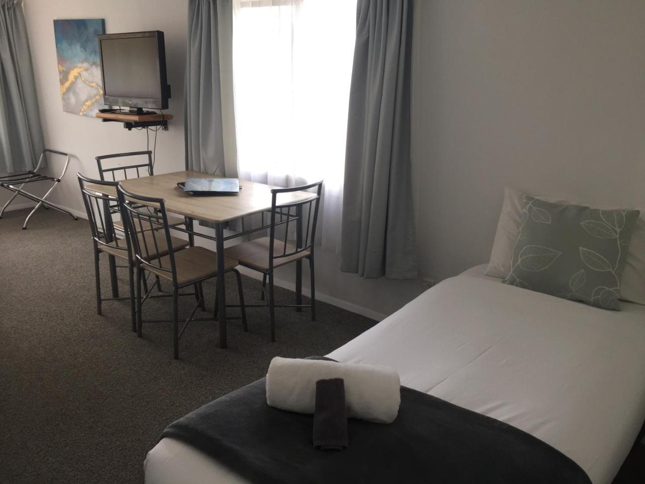 Fairway Motel & Apartments Wanaka Ngoại thất bức ảnh